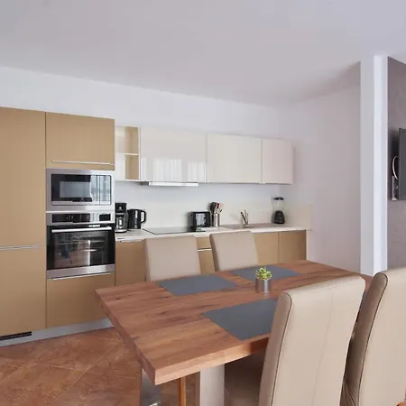 Apartman Royal Homes Apartments *